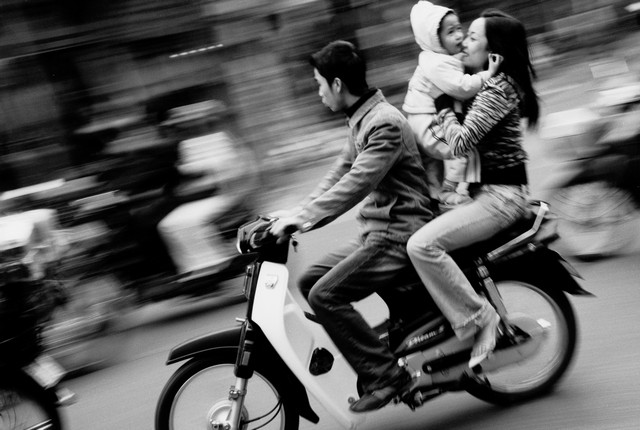 טיול לוייטנאם, משפחה על קטנוע בהאנוי