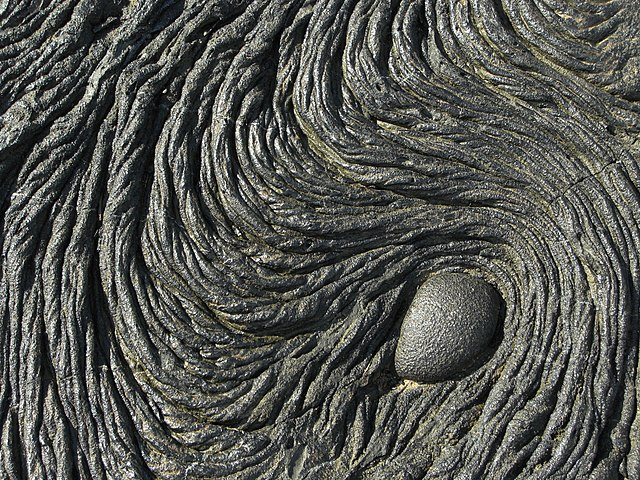 By Jason Hollinger - Pahoehoe lava, CC BY 2.0, https://commons.wikimedia.org/w/index.php?curid=50588298